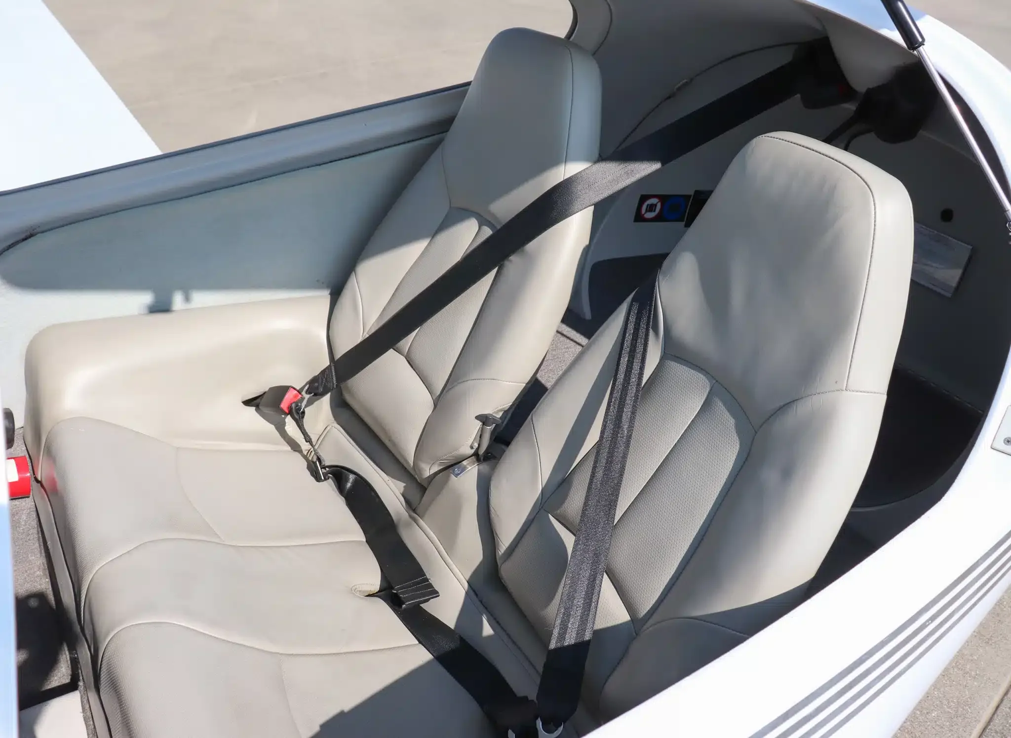 Cabin interior of a 2005 Diamond DA40.