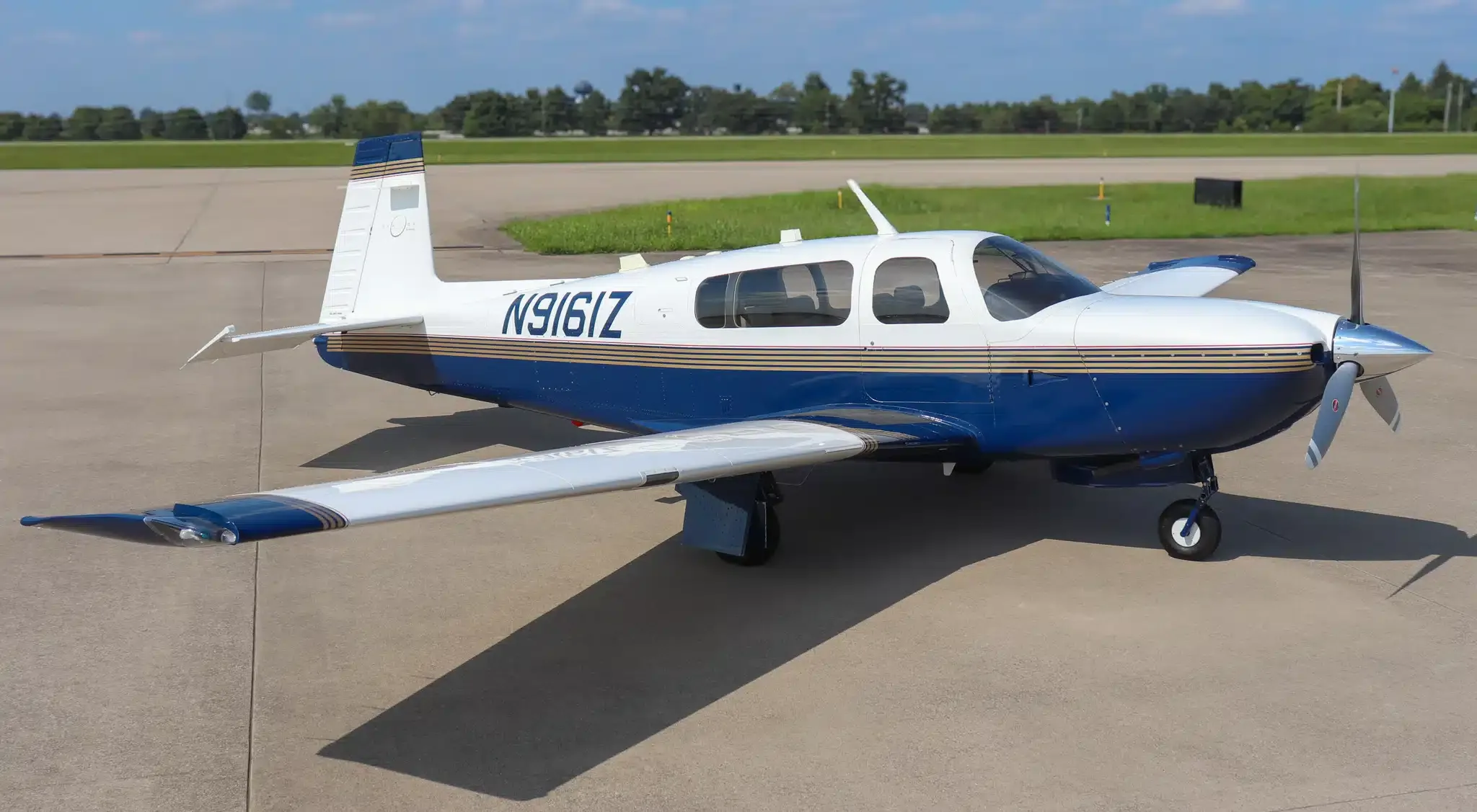 Exterior view of a 1977 Mooney M20J, N201WJ.