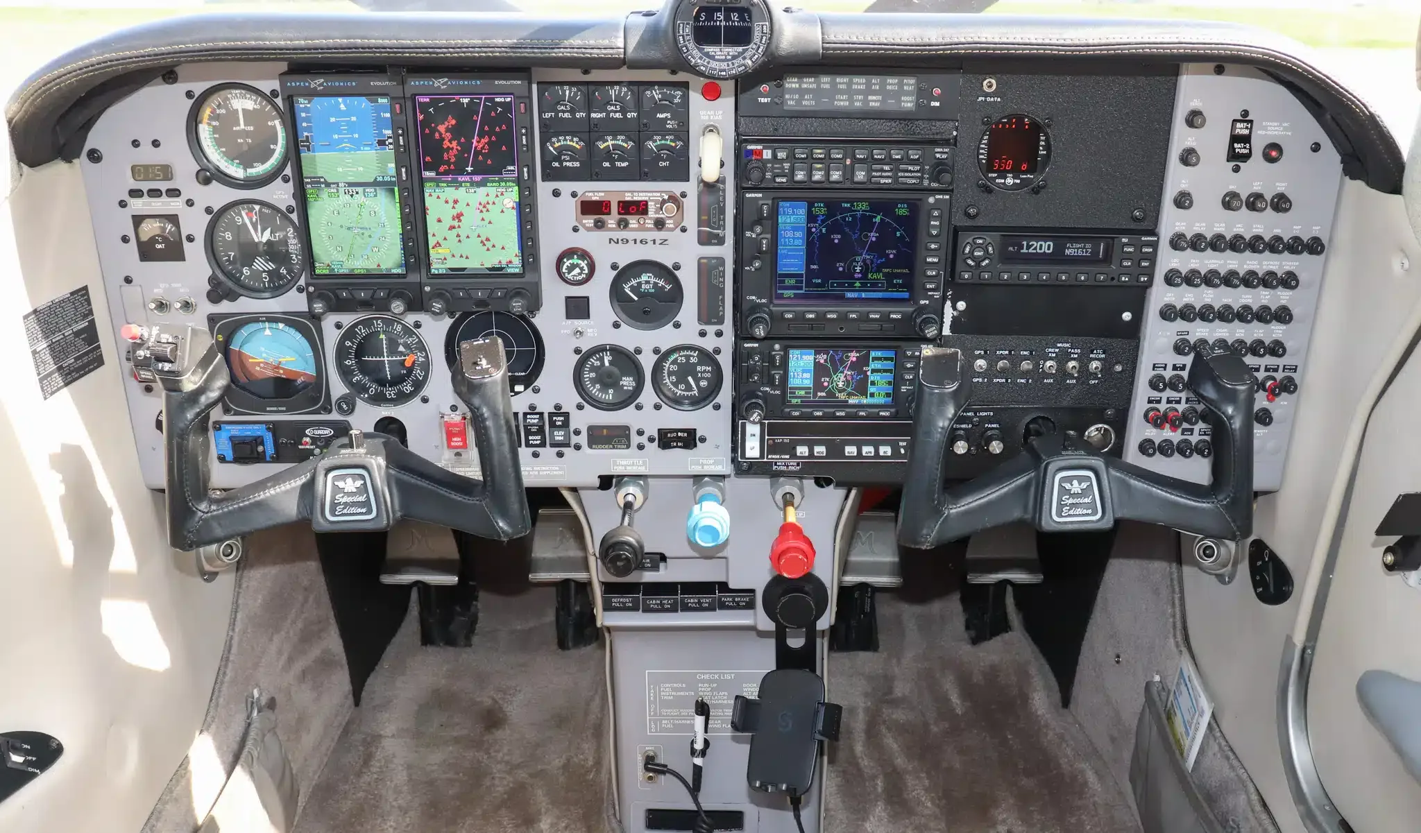 Cockpit and instrument panel of a 1995 Mooney M20R Ovation.