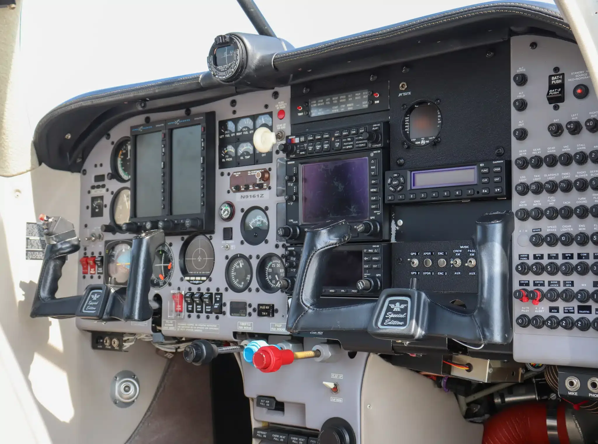 Avionics suite of a 1995 Mooney M20R Ovation.