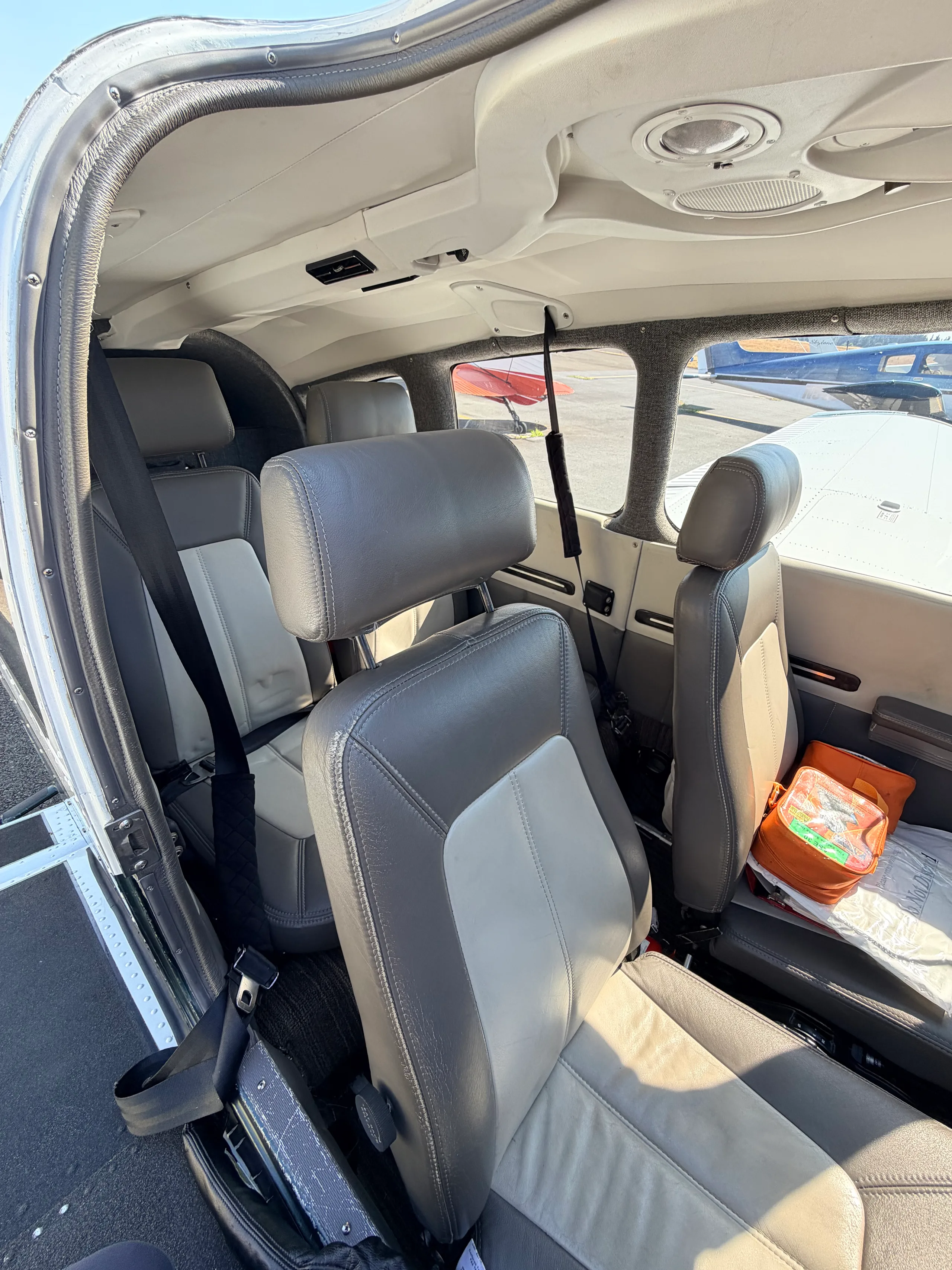 Cabin interior of a 1980 Piper Dakota.