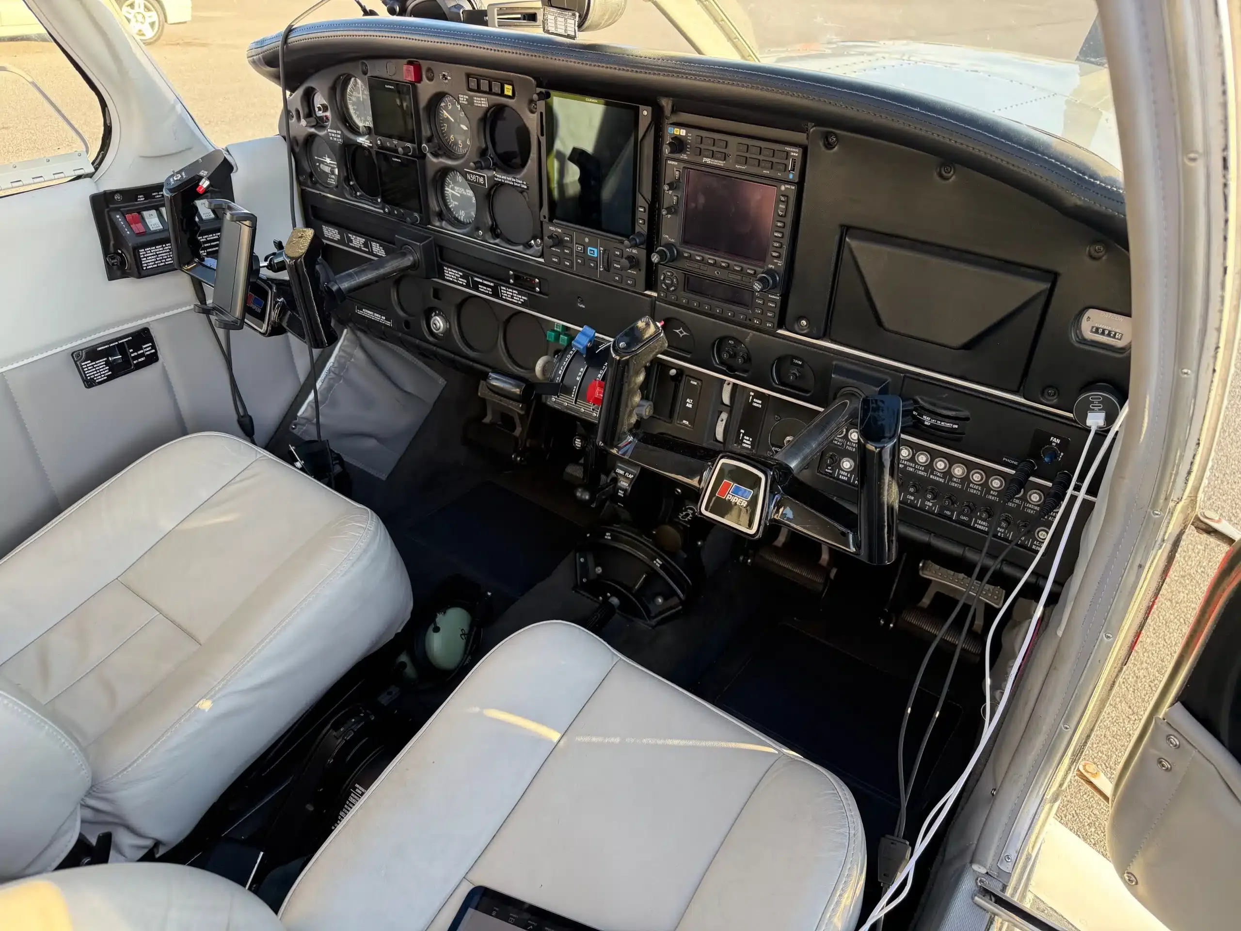 Avionics suite of a 1978 Piper Turbo Lance.