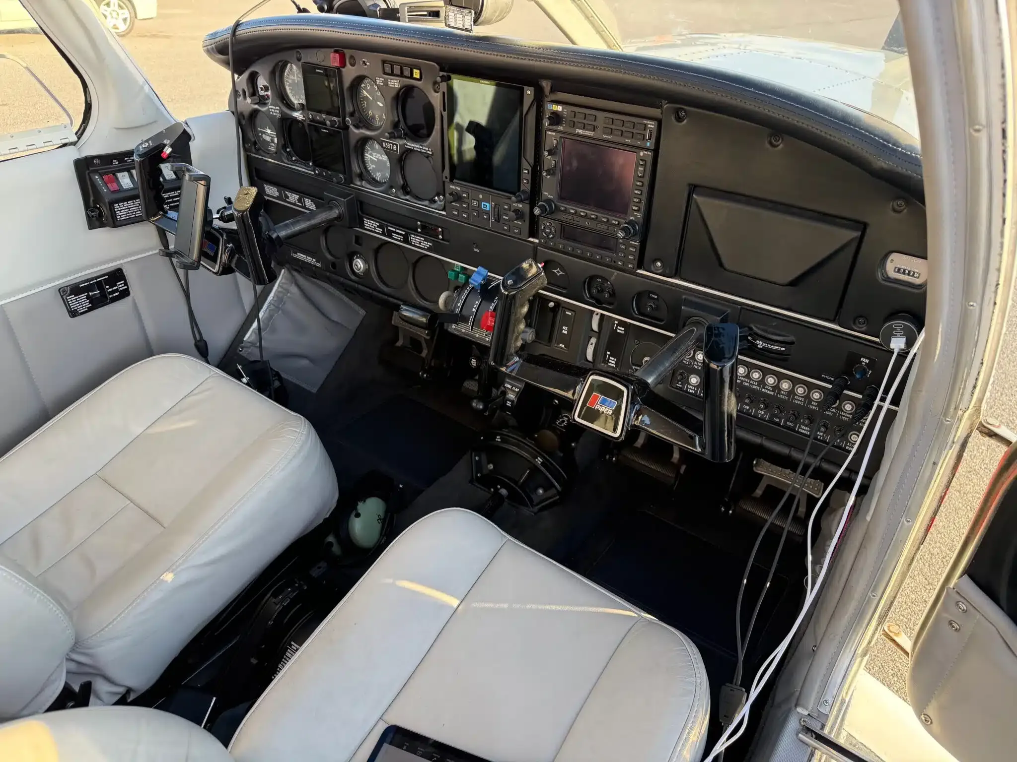 Avionics suite of a 1978 Piper Turbo Lance.