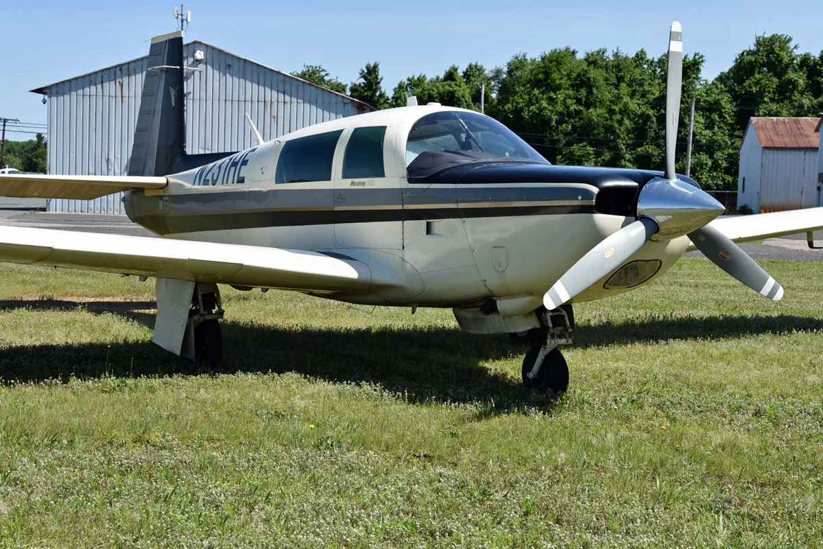 Cockpit and instrument panel of a 1979 Mooney M20K 231 ’80.