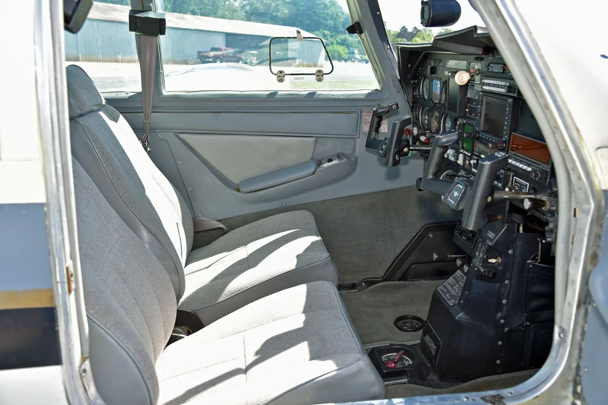 Cockpit and instrument panel of a 1979 Mooney M20K 231 ’80.