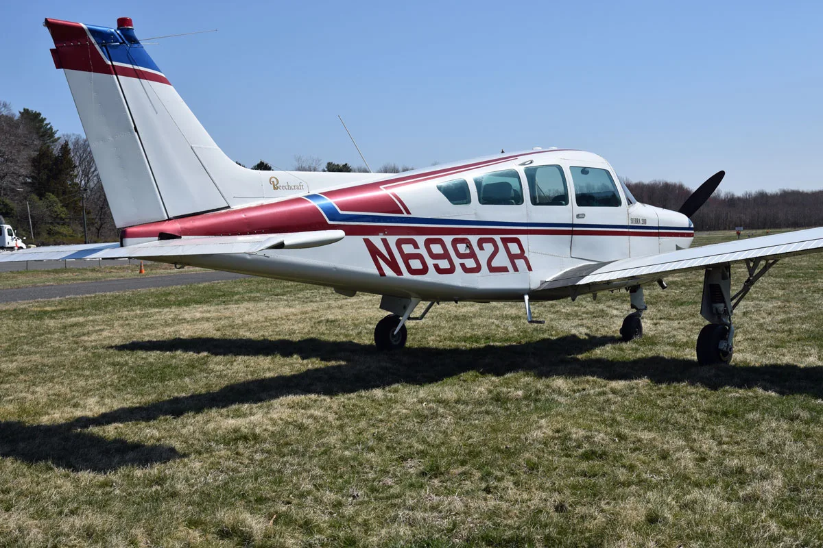 Exterior view of a 1975 Beech B24-R Sierra ’75, N6992R.