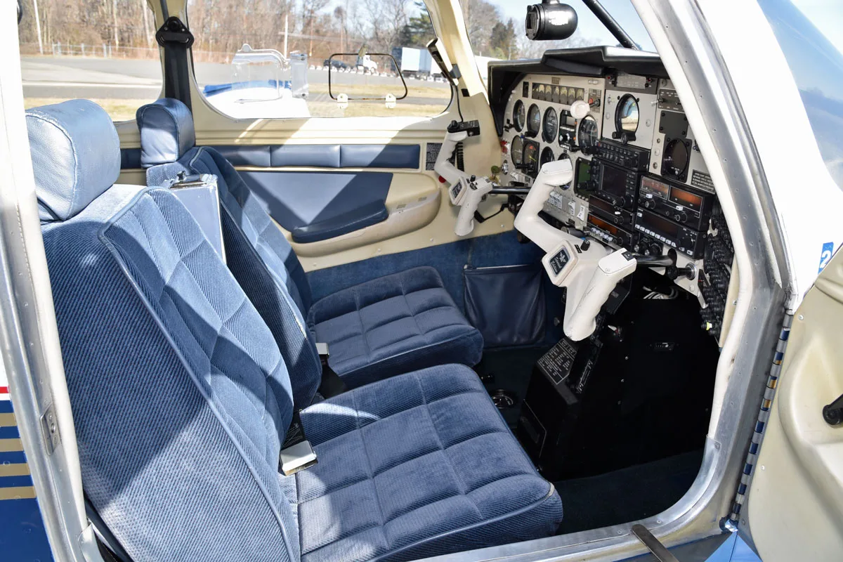 Cabin interior of a 1994 Mooney M20J (201) ’94.
