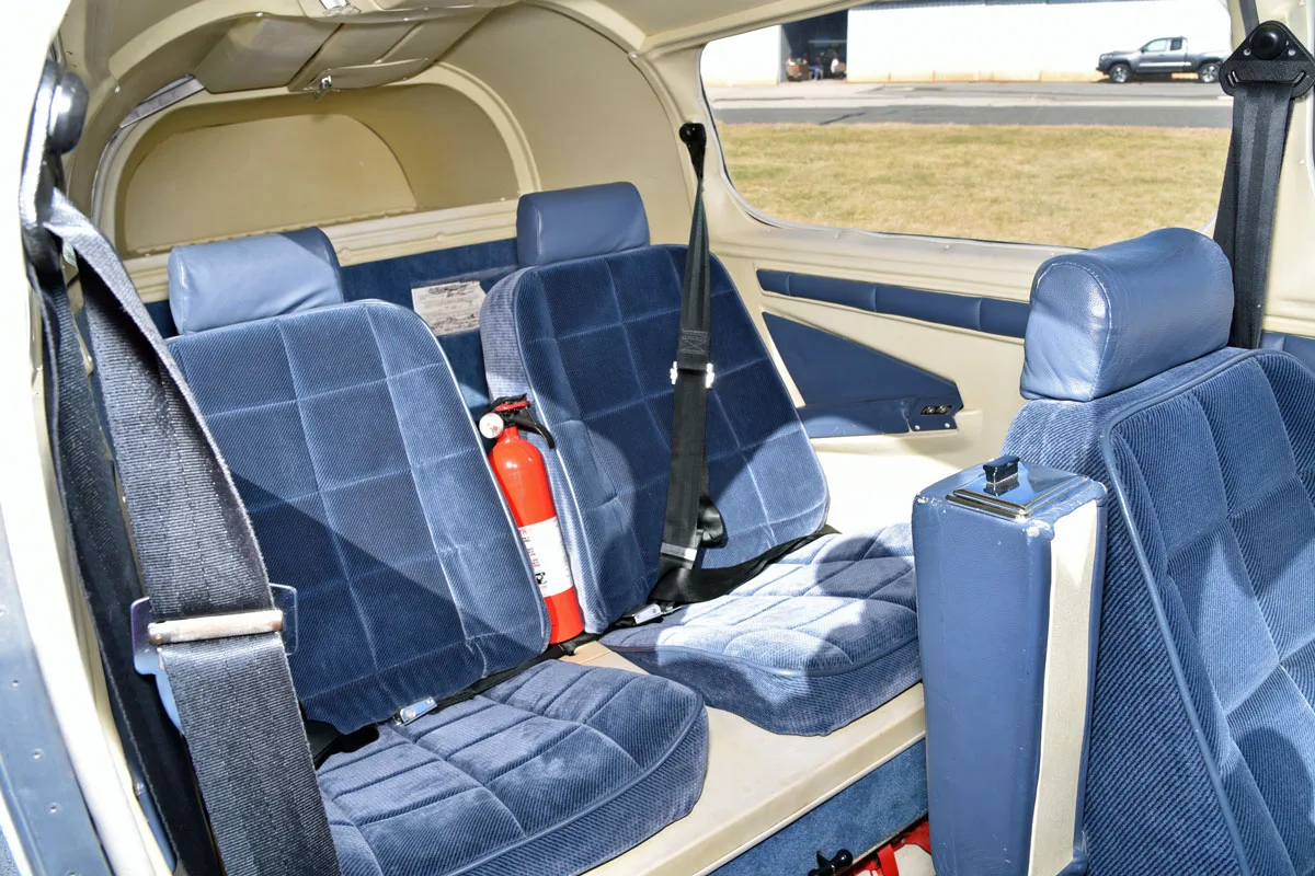 Cabin interior of a 1994 Mooney M20J (201) ’94.