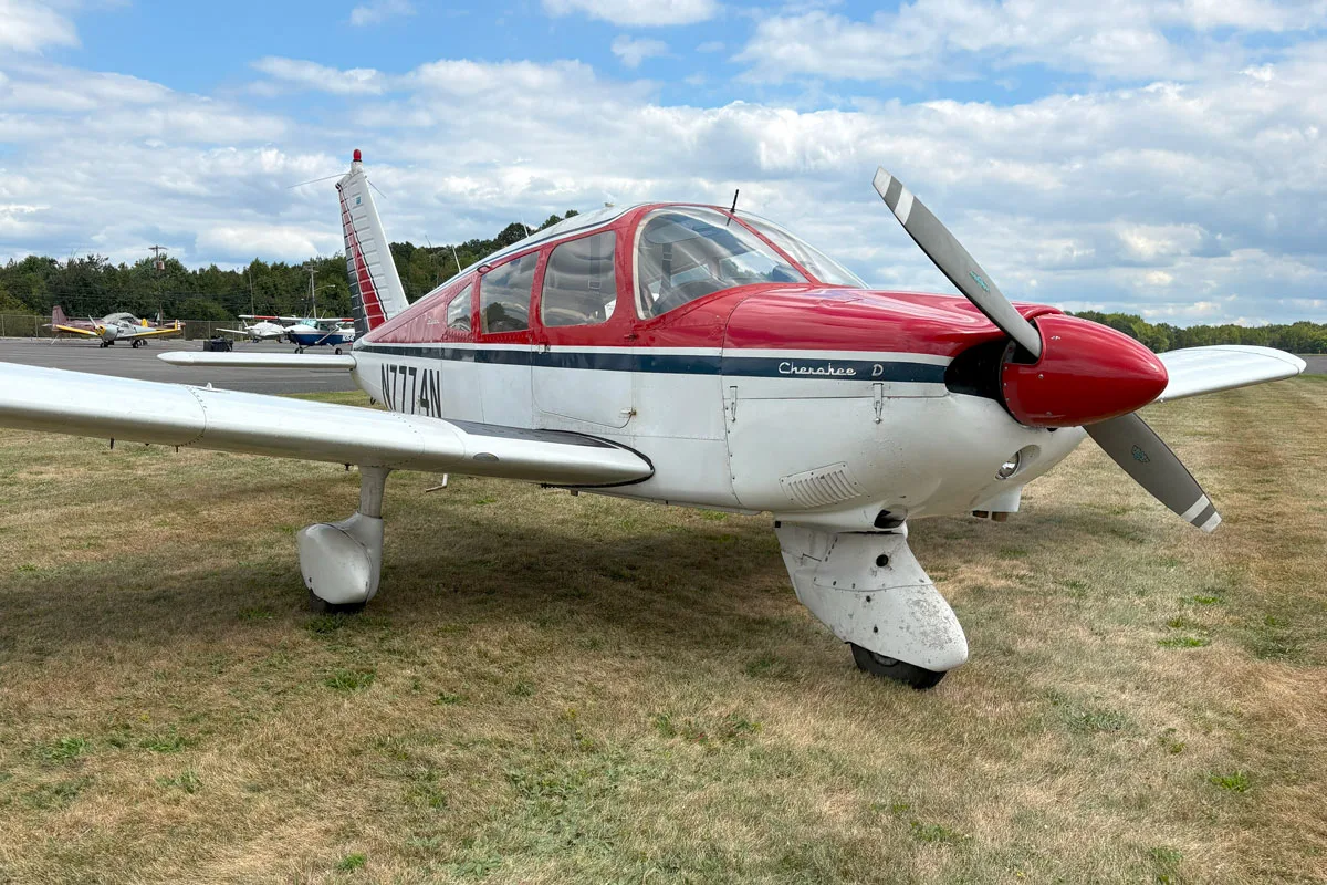 Exterior view of a 1968 Piper PA-28-180D Cherokee, N7774N.