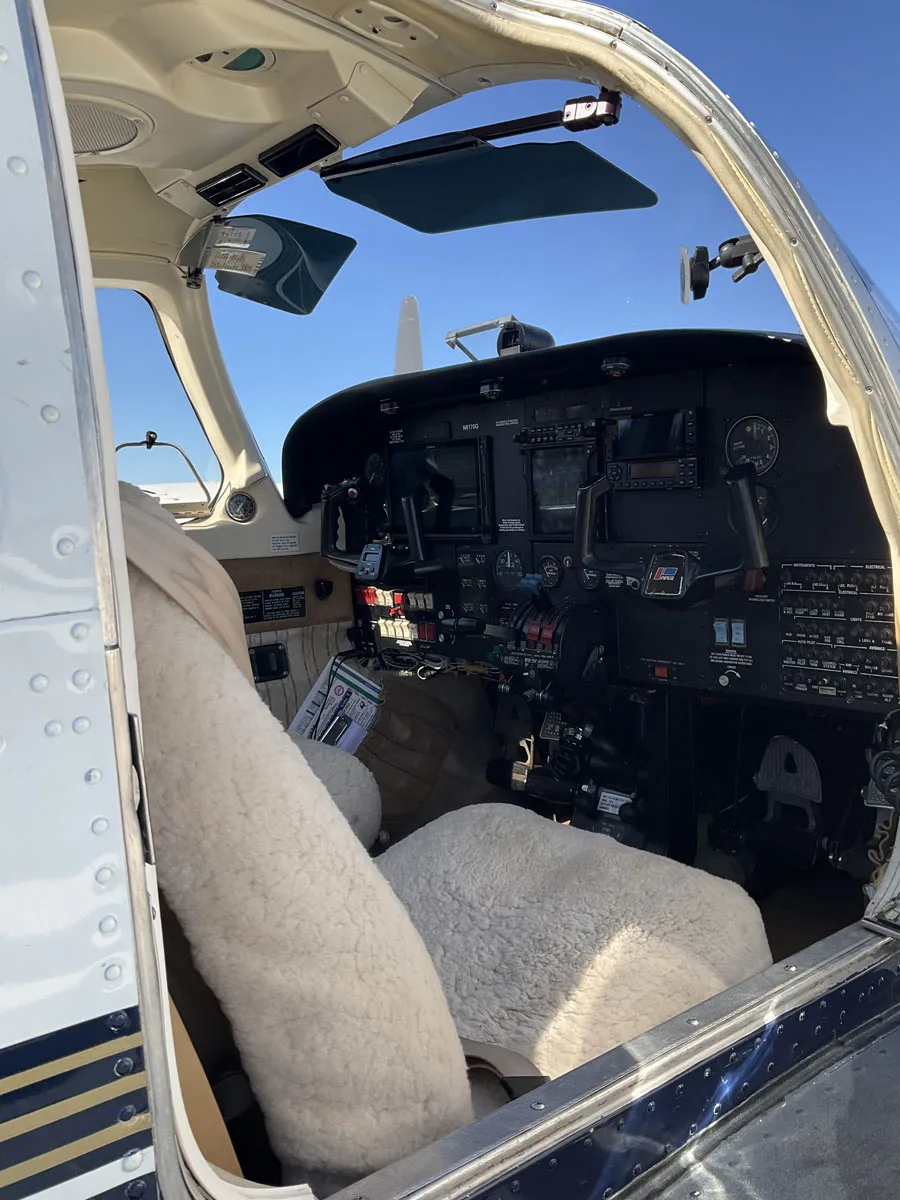 Cockpit and instrument panel of a 1982 Piper PA 34 220T.
