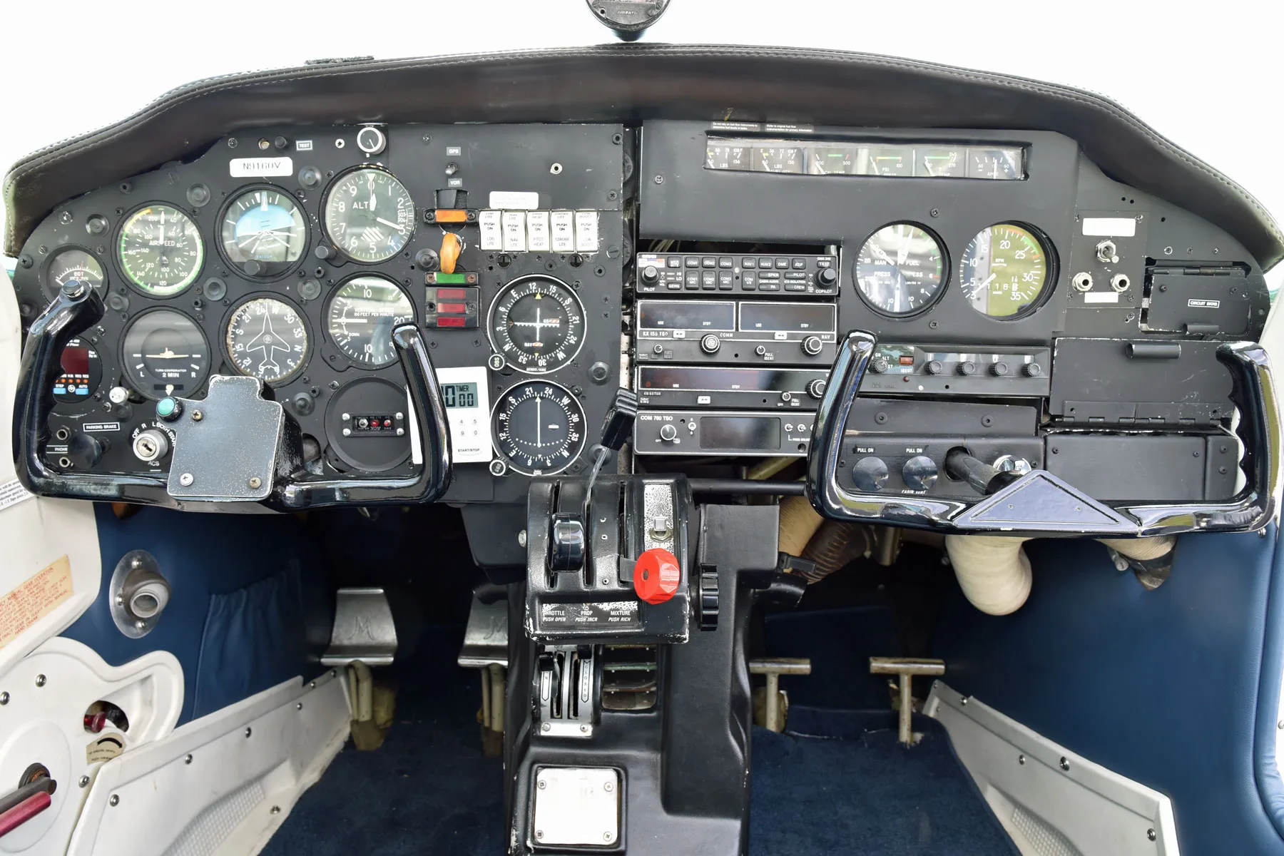 Cockpit and instrument panel of a Mooney M20C Ranger ’69.