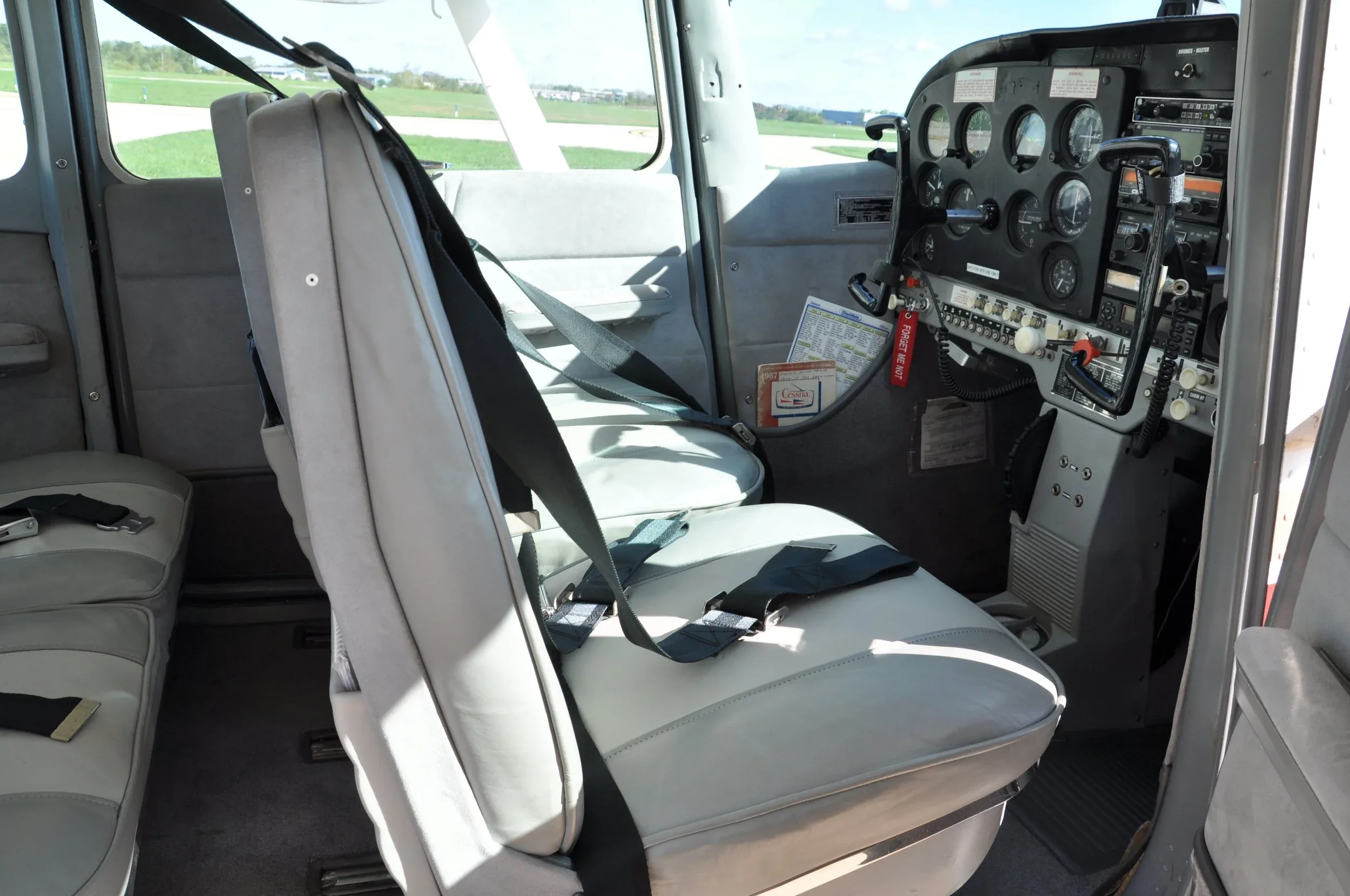 Cabin interior of a 1967 AKC AVIATION 172H — AKC AVIATION.