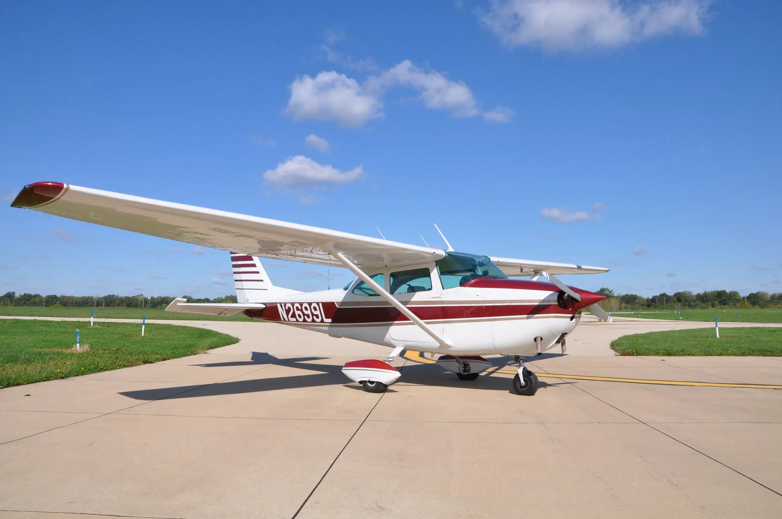 Exterior view of a 1967 AKC AVIATION 172H — AKC AVIATION.