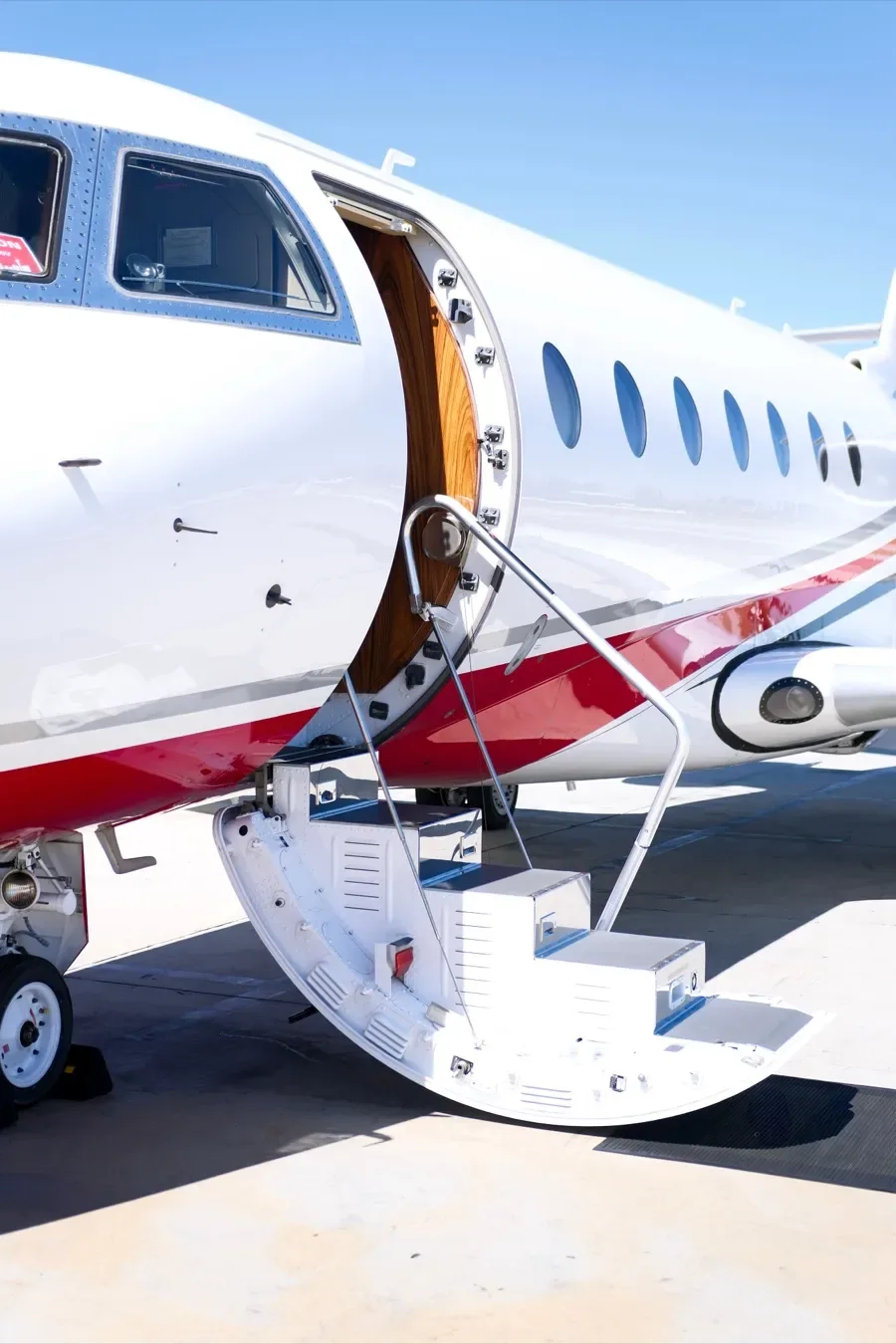 Marketing image of a 1996 Beechcraft · King Air B200.
