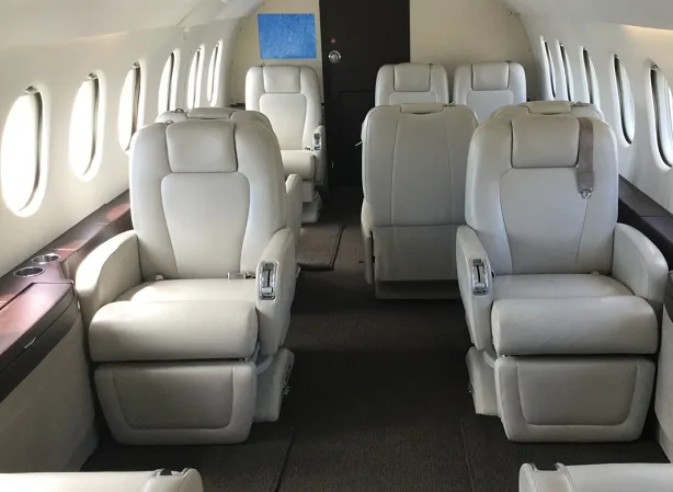 Cabin interior of a 1996 Dassault Falcon 2000 int10.