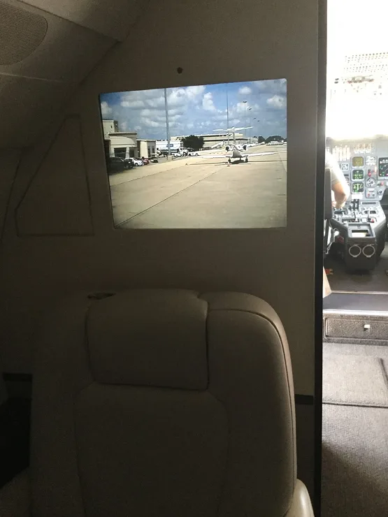 Cabin interior of a 1996 Dassault Falcon 2000 int2.