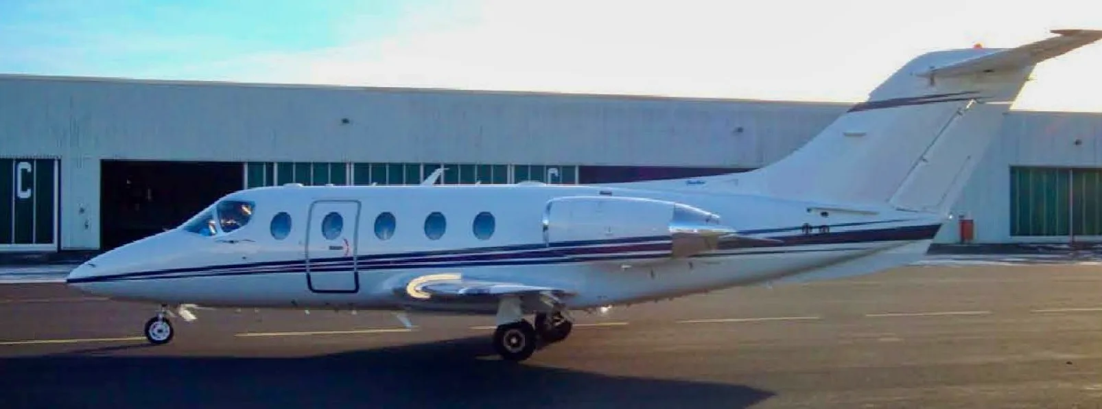 Exterior view of a 1999 Bombardier – Challenger 604.