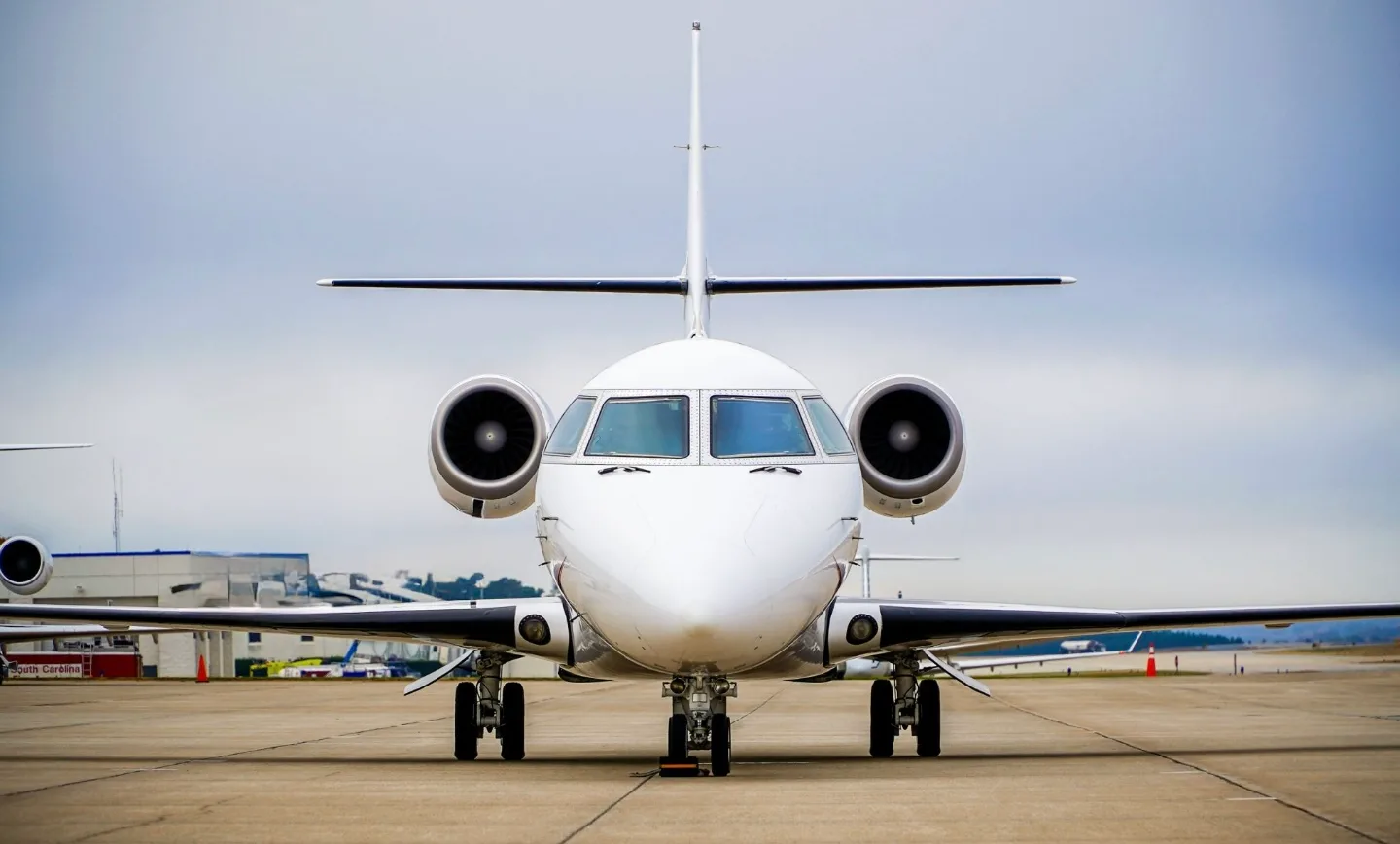 Exterior view of a 1999 Bombardier – Challenger 604.