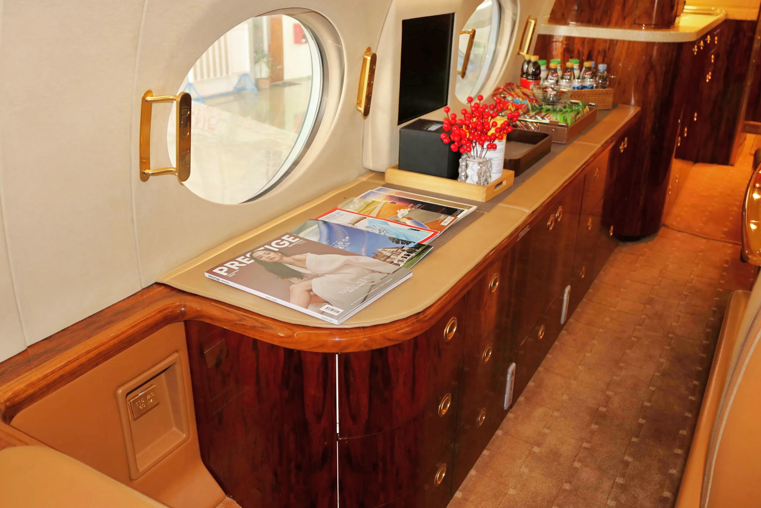 Cabin interior of a 2005 Gulfstream G450 SN 4028.