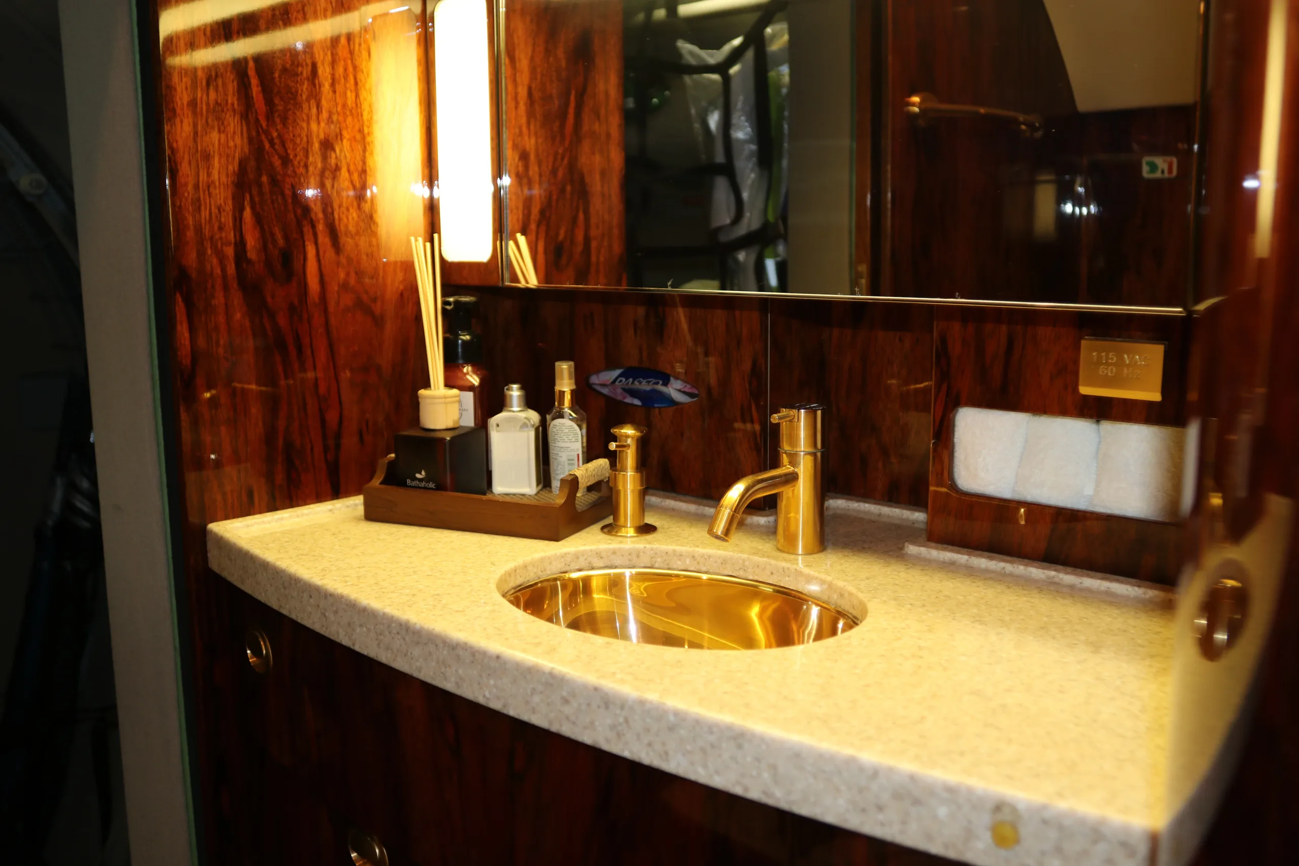 Cabin interior of a 2005 Gulfstream G450 SN 4028.