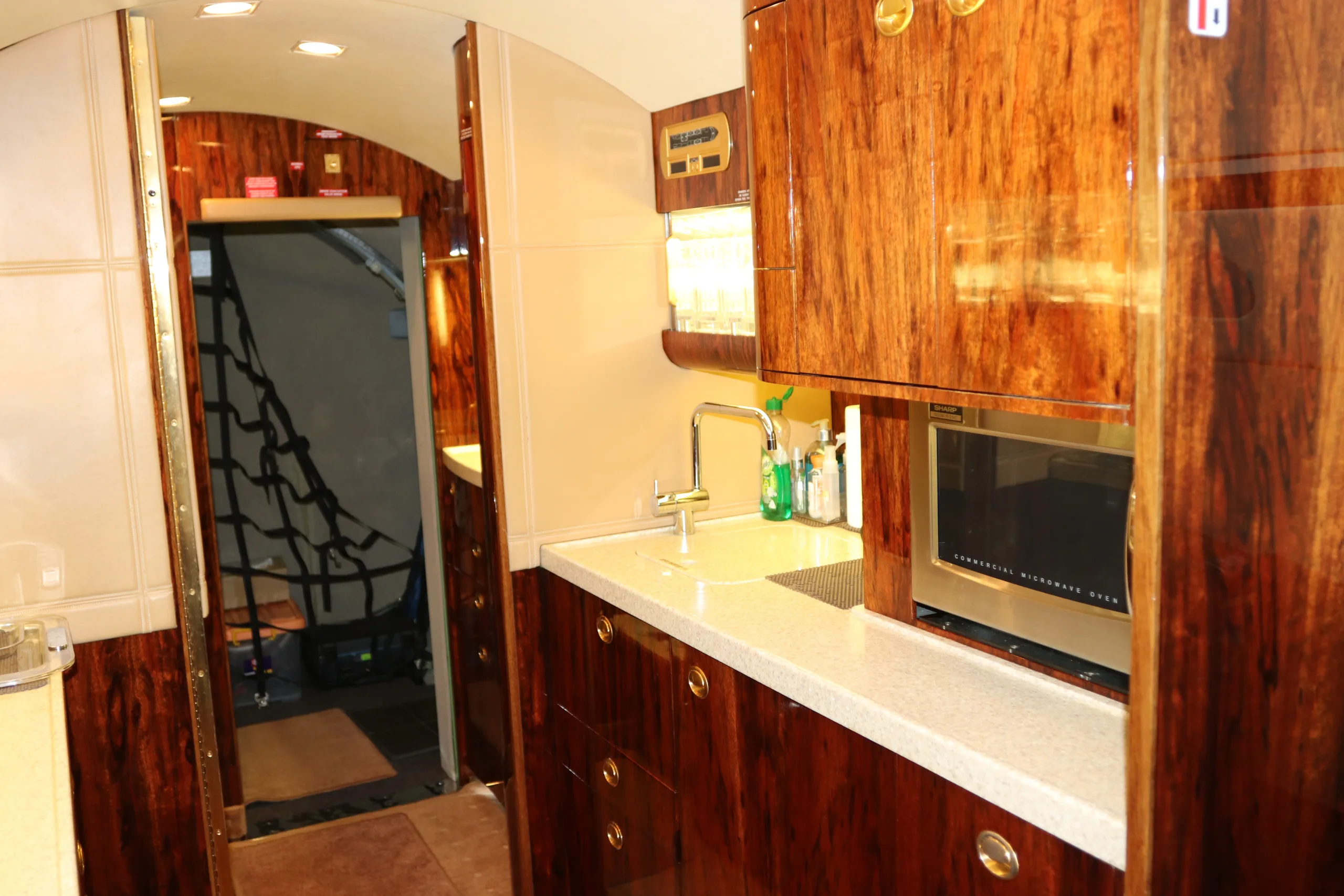 Cabin interior of a 2005 Gulfstream G450 SN 4028.