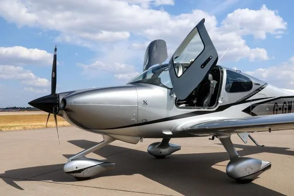 Exterior view of a 2025 Cirrus SR20, G-GWVV.