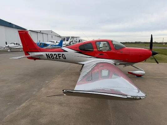 Exterior view of a 2022 Cirrus SR22-G6, N82FG.