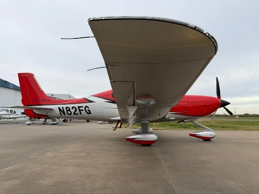 Exterior view of a 2022 Cirrus SR22-G6, N82FG.