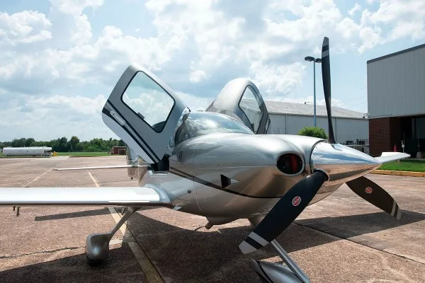 2017 Cirrus SR22-G6 GTS