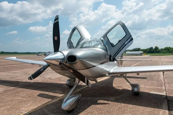 2017 Cirrus SR22-G6 GTS