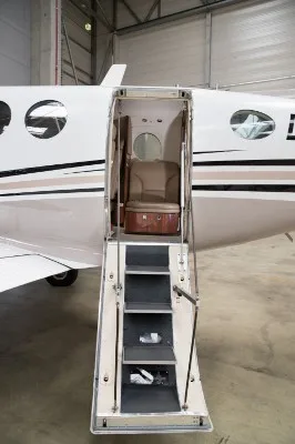 2010 Beech King Air C90GT x