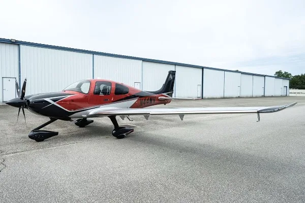 Exterior view of a 2025 Cirrus SR22T-G7, N44MV.