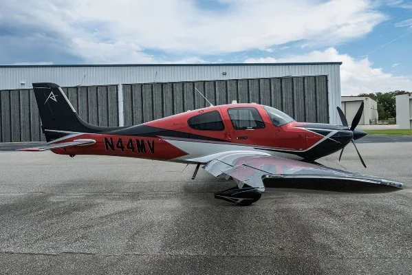 Exterior view of a 2025 Cirrus SR22T-G7, N44MV.