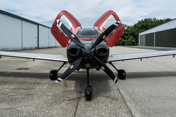 Exterior view of a 2025 Cirrus SR22T-G7, N44MV.