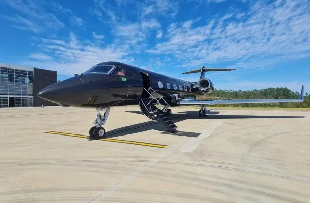 Exterior view of a 2010 Gulfstream G450.