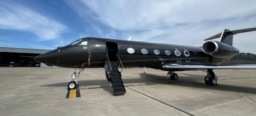 Exterior view of a 2010 Gulfstream G450.