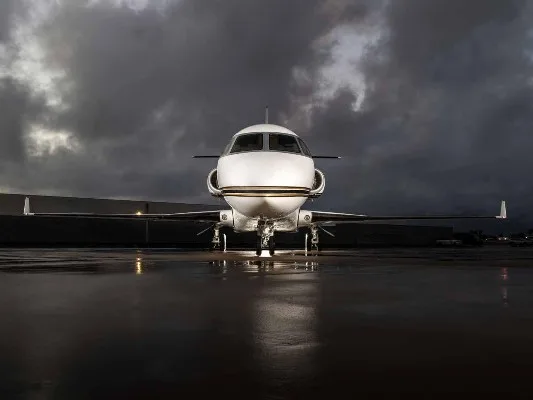 Exterior view of a 2001 Gulfstream G200, N330WJ.