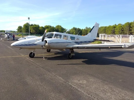 Exterior view of a 1988 Piper Seneca III, F-GXRJ.