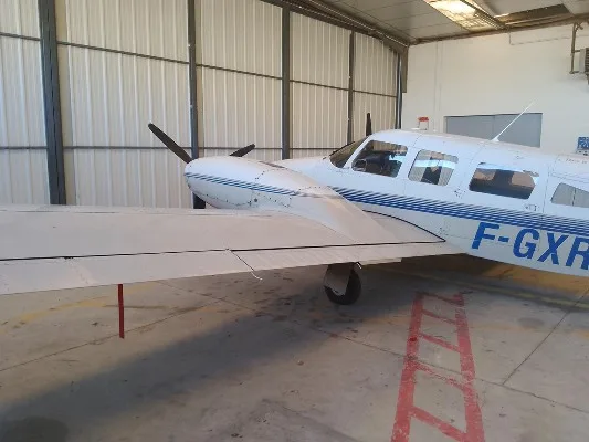 Exterior view of a 1988 Piper Seneca III, F-GXRJ.