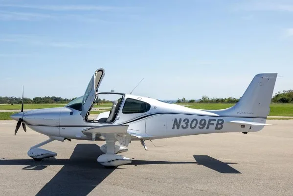 Exterior view of a 2019 Cirrus SR20, N309FB.