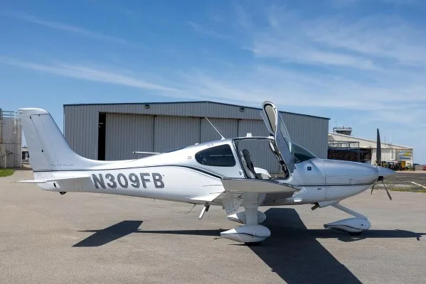 Exterior view of a 2019 Cirrus SR20, N309FB.