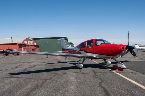 Exterior view of a 2025 Cirrus SR22T-G7, N541BN.