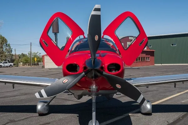 Marketing image of a 2025 Cirrus SR22T-G7.
