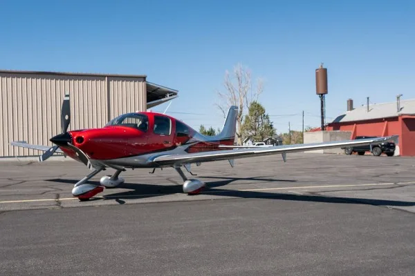 Exterior view of a 2025 Cirrus SR22T-G7, N541BN.