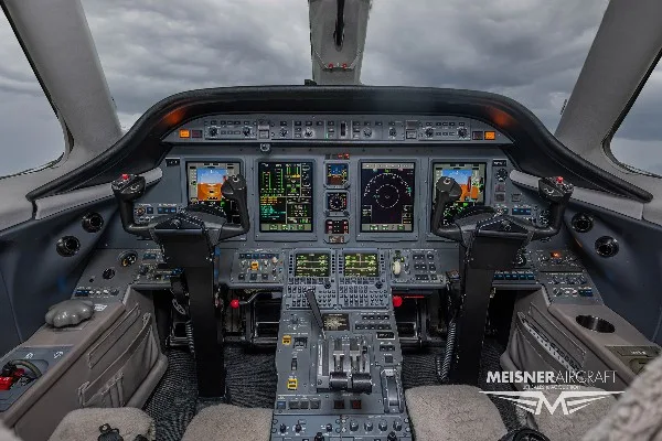 Cockpit and instrument panel of a 2006 Cessna Citation Sovereign.