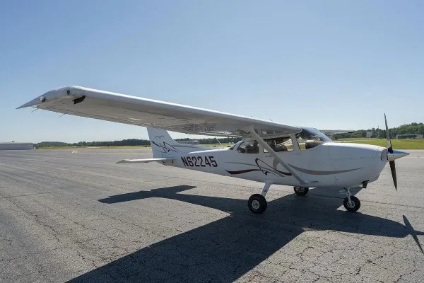 Exterior view of a 2008 Cessna 172S.