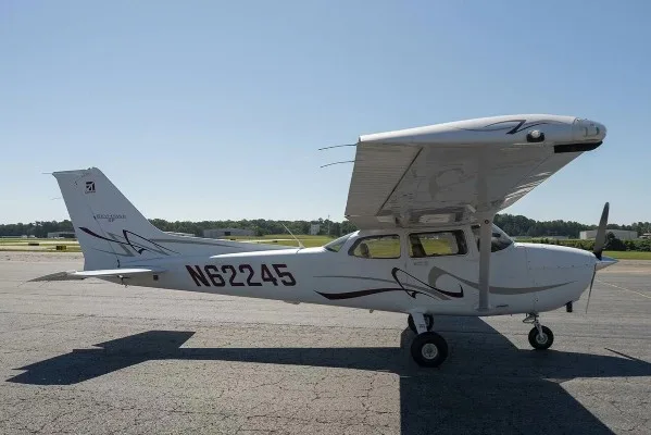 Exterior view of a 2008 Cessna 172S.