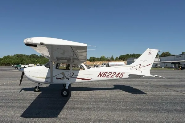 Exterior view of a 2008 Cessna 172S.