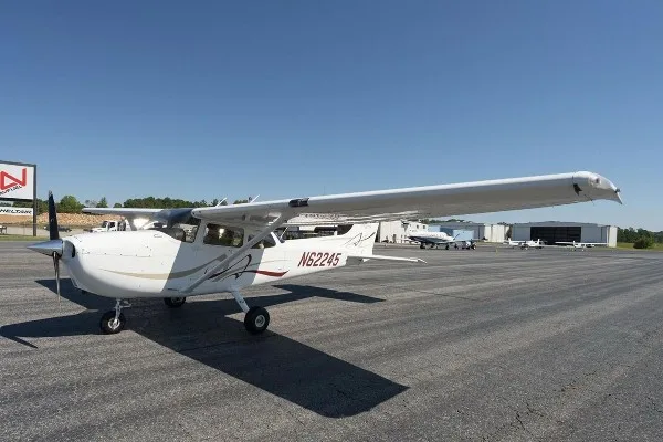 Exterior view of a 2008 Cessna 172S.