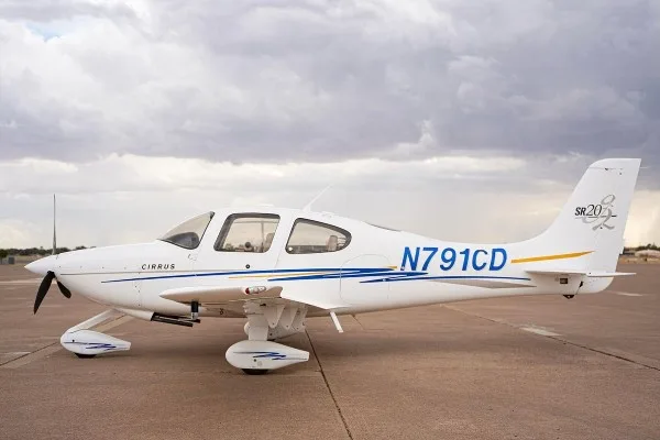 Exterior view of a 2004 Cirrus SR20-G2, N791CD.